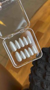 เล็บเจลทรงแหลมยาวกลาง เล็บปลอมสีเงินสวยมากๆ สีเจลแท้