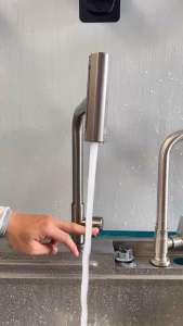 Vòi Bếp Inox Cổ Điển Phong Cách Thác Nước Tay Cầm Đơn Với Bề Mặt Chải Cho Bồn Rửa Rau Củ 4 chế độ nước lạnh cao cấp