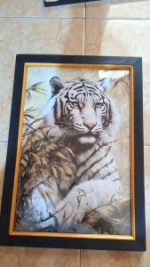Hiasan Dinding Plus Bingkai Uk:35cm x 53cm Lukisan Cetak Harimau Putih
