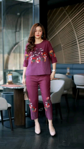 ชุดเซ็ทผ้าฝ้ายญี่ปุ่นเกรดพรีเมี่ยม เสื้องานปักดอกไม้อลังการสุดๆเลยค่ะ แต่งด้วยผ้าฉลุ​สวยงามลงตัวสุดสุด​ เสื้อมีซับในนะคะ ปลายขากางเกงแต่งผ้าฉลุและปักลายดอกไม้ ใส่สบายและสวยมากๆค่ะ  มี 6 สี​  ม่วงมะปราง กรม เหลือง ส้ม เทาเข้ม เขียว