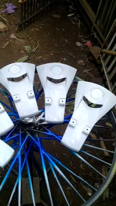 Panel tameng dasi depan Jupiter z lama putih