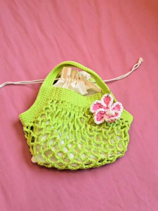 น้องตาข่ายสีเขียวแบบถือ