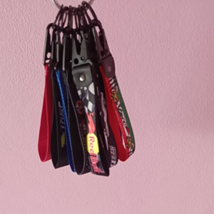 พวงกุจแจ สวยๆวัสดุดี มีหลายสี หลายลาย พกพาสะดวก สามารถเกาะหูกางเกง หรือกระเป๋าก็ได้ ราคาเบาๆ