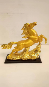 ม้าทองมงคลติดฐานขนาดสูง17ซม.กว้าง16ซม.