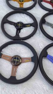 พวงมาลัยรถยนต์ โมโม่ ก้านไม่ยก เส้นผ่านศูนย์กลาง13.5นิ้ว หนังPVC ได้พร้อมแป้นแตรพร้อมสายต่อ