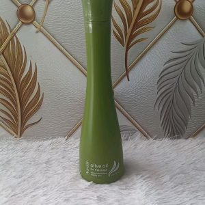 Khasiat Minyak Zaitun Wardah untuk Perawatan Kulit Alami\\n\\nMinyak zaitun telah lama dikenal sebagai bahan alami yang memiliki berbagai manfaat bagi kulit. Wardah, salah satu brand lokal Indonesia, telah menghadirkan minyak zaitun Wardah sebagai salah satu produk perawatan wajah alami yang dapat membantu merawat kulit Anda secara efektif. Artikel ini akan membahas tentang komposisi bahan alami, manfaat, cara penggunaan, serta rekomendasi produk perawatan wajah lainnya dari Wardah.\\n\\n Apa Itu Minyak Zaitun Wardah?\\n\\nMinyak zaitun Wardah adalah produk perawatan wajah yang terbuat dari bahan alami, yaitu minyak zaitun. Minyak zaitun sendiri merupakan minyak yang diekstrak dari buah zaitun dan memiliki berbagai manfaat bagi kulit.\\n\\n Komposisi Bahan Alami untuk Kulit\\n\\nMinyak zaitun Wardah terbuat dari bahan alami pilihan yang dapat membantu merawat kulit Anda secara alami. Bahan-bahan tersebut antara lain:\\n\\n- Minyak zaitun: sebagai bahan utama yang memiliki berbagai manfaat bagi kulit\\n- Vitamin E: sebagai antioksidan yang dapat membantu melindungi kulit dari radikal bebas\\n- Ekstrak tanaman: sebagai bahan tambahan yang dapat membantu merawat kulit\\n\\n Manfaat Minyak Zaitun Wardah\\n\\nMinyak zaitun Wardah memiliki berbagai manfaat bagi kulit, antara lain:\\n\\n- Melembabkan kulit: minyak zaitun dapat membantu melembabkan kulit dan menjadikannya lebih halus\\n- Melindungi kulit: vitamin E dan ekstrak tanaman dapat membantu melindungi kulit dari radikal bebas\\n- Mencerahkan kulit: minyak zaitun dapat membantu mencerahkan kulit dan mengurangi noda hitam\\n\\n Cara Menggunakan Minyak Zaitun Wardah untuk Perawatan Wajah\\n\\nBerikut adalah langkah-langkah mudah untuk menggunakan minyak zaitun Wardah sebagai perawatan wajah:\\n\\n1. Bersihkan wajah Anda terlebih dahulu dengan pembersih wajah yang sesuai dengan jenis kulit Anda\\n2. Ambil secukupnya minyak zaitun Wardah dan oleskan ke seluruh wajah\\n3. Biarkan minyak zaitun Wardah meresap selama beberapa menit\\n4. Bilas wajah Anda dengan air hangat dan keringkan dengan handuk bersih\\n\\n Hasil yang Diharapkan\\n\\nDengan menggunakan minyak zaitun Wardah secara rutin, Anda dapat mendapatkan hasil yang diharapkan, yaitu kulit yang lebih lembab, cerah, dan sehat.\\n\\n Rekomendasi Produk Perawatan Wajah Lainnya dari Wardah\\n\\nSelain minyak zaitun Wardah, ada beberapa produk perawatan wajah lainnya yang dapat Anda pertimbangkan untuk merawat kulit Anda secara alami:\\n\\n- Sabun wajah: sebagai pembersih wajah yang dapat membantu membersihkan kulit dari kotoran dan minyak berlebih\\n- Toner: sebagai produk perawatan wajah yang dapat membantu mengecilkan pori-pori dan menenangkan kulit\\n- Pelembab: sebagai produk perawatan wajah yang dapat membantu melembabkan kulit dan menjadikannya lebih halus\\n\\n Variasi Produk untuk Berbagai Jenis Kulit\\n\\nWardah menyediakan berbagai jenis produk perawatan wajah yang sesuai dengan jenis kulit Anda, mulai dari kulit normal hingga kulit berminyak. Anda dapat memilih produk yang sesuai dengan jenis kulit Anda untuk mendapatkan hasil yang optimal.\\n\\n Keunggulan Wardah sebagai Brand Lokal\\n\\nWardah merupakan brand lokal Indonesia yang telah memiliki reputasi baik dalam hal perawatan wajah alami. Wardah selalu mengutamakan bahan-bahan alami dalam setiap produknya dan selalu berusaha memberikan hasil yang optimal bagi pelanggan setianya.\\n\\nDengan menggunakan minyak zaitun Wardah sebagai salah satu produk perawatan wajah alami, Anda dapat merawat kulit Anda secara efektif dan mendapatkan hasil yang diharapkan. Jangan lupa untuk selalu menggunakan produk perawatan wajah sesuai dengan jenis kulit Anda dan gunakan secara rutin untuk mendapatkan hasil yang optimal.\n}