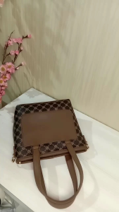 LAQUITAstore24 - FEMMI BAG TUTH BAG TAS WANITA SELEMPANG & BAHU Kombinasi Motif Ukuran Medium Tas Wanita Premium Tas Selempang