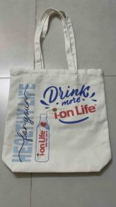 Túi tote của thương hiệu I-on Life