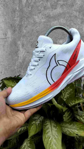 Sepatu Sneakers Running Pria Wanita Terbaru Putih Sport Outdoor Jogging Senam Dengan Desain Keren Olahraga