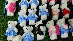 Doorgirft Handkerchief Perkhawinan Hantaran is an Unique Doorgirft in the Event of Wedding Parties or Birthday Parties or Full Moon Parties / 10 Pcs Per Pkt Souvenir Doorgirft Bear Handkerchief.