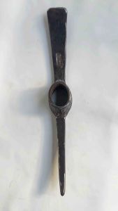 อีเตอร์ ขุด เป็นงานเก่า ยาว 50 ซม. เหล็กเก่ามีความแข็งและเหนียว