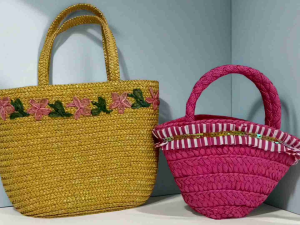 DaVee | Handmade woven mini straw handbag bucket bag retro pink woven bag yellow beach bag for children