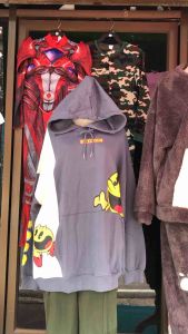 ชุดนอนกันหนาวขนแกะ แขนยาว คอกลม แบบสวมปักลายหมี สีทูโทน น่ารักมาก มาพร้อมกางเกงขายาวเอวยางยืด แต่งแถบข้าง ผ้านุ่มหนามาก