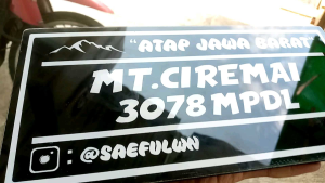 Plakat Gunung Akrilik