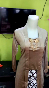 Kebaya Bludru Tunik Kutu Baru Lengan Panjang Wanita Dewasa