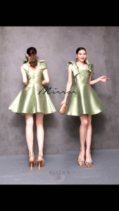 เดรสดีไซน์คิ้วท์..น่ารักมาก แพทเทรินคือคำว่าเริ่ดคำเดียว!! ช่วงบนเป็นสายเดี่ยวผูกโบว์ตามสไตล์ทั้ง2ข้าง ช่วงล่างกระโปรงบานขึ้นทรงสวยด้วยผ้าไหมทอพรีเมี่ยมเนื้อเรียบเงาหรูหรา ตอบโจทย์ทุกงาน ยืน1ทุกEVENT...สวยเกินต้าน ไฮโซเก๋โก้ทุกเฉดสี..!! ✔️ซิปหลัง ✔️ซับใน