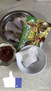 Brand: 仁仁   | Main product: Herbal Ginseng Chicken Soup   | Key attributes: 38g medicinal ingredients traditional   | Fit/use: Instant soup mix   | Scene: Cooking preparation
