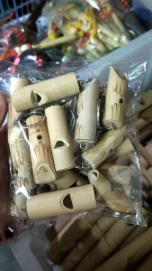 Gantungan Pluit - sovenir gantung kunci - sempritan Pluit bambu - 1 kodi (isi 20)