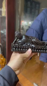 tượng Phật niết bàn trong xe ô tô mang lại sự lợi ích và sự bảo hộ tâm linh kích thước ngang 20 cm