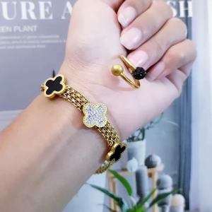Titanium Gelang Clover Set Cincin Boba Permata Hitam 730aaa