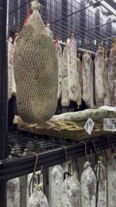 +/- 215 gr cured 100% local pork saucisson salami ไส้กรอกแห้ง