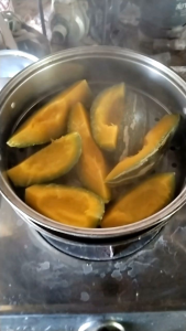 ฟักทองใบเตยแปดริ้ว