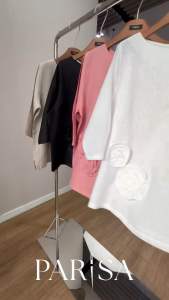 เสื้อลินินสไตล์มินิมอล ปักดอกป็อปปี้ งานรุ่นนี้มาในสไตล์มินิมอล เรียบเรียบ เน้นความสบาย แต่ยังคงความน่ารักสุดด้วยดีเทลปักดอกป็อปปี้ ที่ตัวเสื้อ สำหรับวันง่าย ๆ สบาย ๆ หรือวันหยุดพักผ่อนต้องรุ่นนี้เลยค่ะ รุ่นนี้เป็นผ้าลินินแท้ 100% ความหนาระดับกลาง ไม่ห