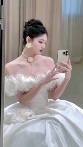 Vòng cổ- hoa tay- đeo bông hoa hồng