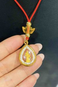Dây chuyền phật bà 3D bọc đá pha lê titan bình an may mắn