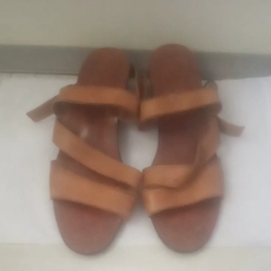 Sepatu Sandal Kulit Preloved Size 38: Tali Masih Kokoh