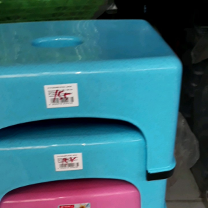 Jongkok / Bangku Kecil Merek Liontar Anti Slip Kakinya Dilapisi dengan Karet Elastis