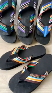 (ส่งแบบไม่เลือกสี) รองเท้าหูคีบ โฟมดาวเทียม แบบสายผ้า พื้นดำสายสี ของแท้  เบอร์ 9.5-11 ( (ถ่ายจากสินค้าจริง)