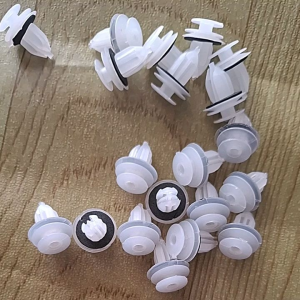 KLIP DOOR TRIM LIVINA SERENA AVANZA INNOVA FORTUNER MIRAGE DLL