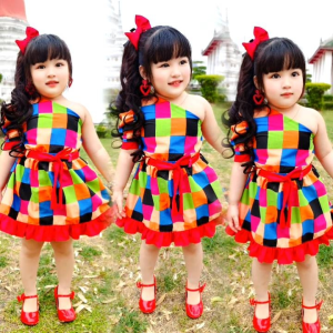 ชุดเซตลายตารางเด็กหญิง เสื้อเปิดไหล่แขนฟู+กระโปรงบานระบาย+ผ้าคาดผม+เข็มขัดงานเลียนแบบผู้ใหญ่ใหม่ล่าสุดใส่แล้วสวย