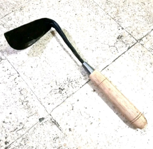 Cangkul Kecil Miring Gatul Pancong Dangir Padi dan Koret Rumput