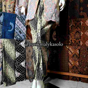 Rok Wiru & Selendang Batik Lereng Parang Hijau Sage Hitam