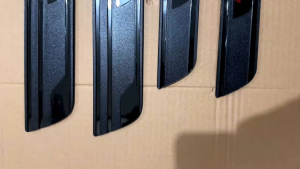 Sillplate Samping Innova Zenix 2023 2024 Hitam List Merah