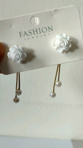 Anting Korea Wanita Titanium Model Bunga Rumbai Aksen Mutiara Perhiasan Gaya Kekinian ANT117