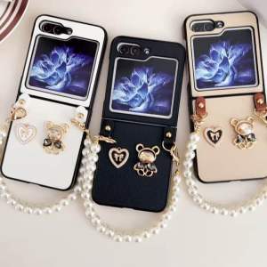 Hardcase Samsung Galaxy Z Flip 6/Z Flip 5/Z Flip 4 5G Dengan Bow Bear Lucu dan Pearl Bracelet Chain Untuk Samsung Galaxy Z Flip 5/Z Flip 4