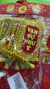 Liễn treo khánh treo trang trí cây cành vàng lá ngọc cây đào quất ngày tết