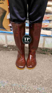 บูทยาวสีน้ำตาลเนื้อยางพารานิ่มมีพื้นตราบีแอล 1 คู่ เป็นบูทเนื้อนิ่มเหมาะกับการใช้งานทั่วไป ลุยสวน ลุยนา