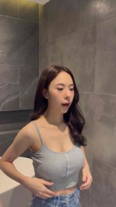 เสื้อสายเดี่ยว แต่งกระดุม มีบราในตัว (ibelly1116)