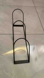 Gantungan Helm Tiga Tingkat