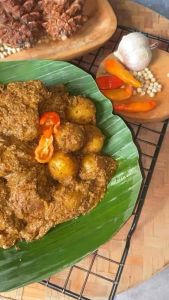 LAUK RENDANG DAGING SAPI KHAS PADANG