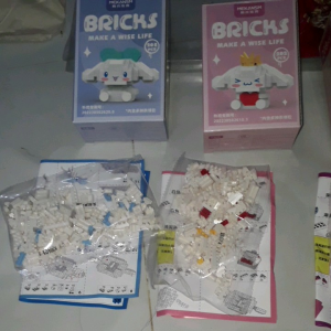 Lắp ráp 1 mô hình Bricks phim hoạt hình có trên 200 chi tiết bằng nhựa