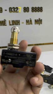 Công tắc hành trình Z-15GQ22-B MADE IN JAPAN giới hạn đứng có bánh xe kim loại