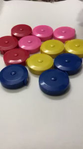 Thước cuộn 2 mặt là cm và inch dài 150cm có nút bấm rút dây rất tiện dụng