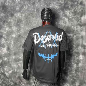 KAOS T-SHIRT BERMOTIF GAMBAR TULISAN LENGAN DESERVED KAOS VIRAL KAOS TERBARU KAOS BERGAMBAR KAOS TRENDY KAOS DISTRO PRIA KEREN 2023 KOAS BANDUNG KAOS POLOS KAOS KATA KATA BAJU KEKINIAN KAOS ANAK MUDA KAOS PREMIUM BAJU KAOS TREN KAOS COTTON COMBED 30 S