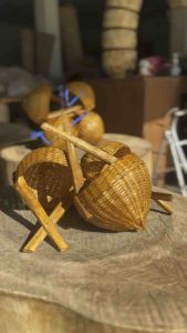 กระเช้าไม้ประดับ น้ำทุ้งตักน้ำ ขนาดเล็ก ตกแต่งสวน กระถางต้นไม้ ราคาถูก(พร้อมส่ง) ขนาด กว้าง 10 สูง 23 เซนติเมตร