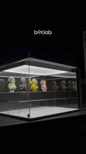 Hộp Trưng Bày Mica Trong Suốt Có Đèn Đựng Mô Hình Hộp Mù Đồ Chơi Art toys Nước Hoa Lego Chống bụi